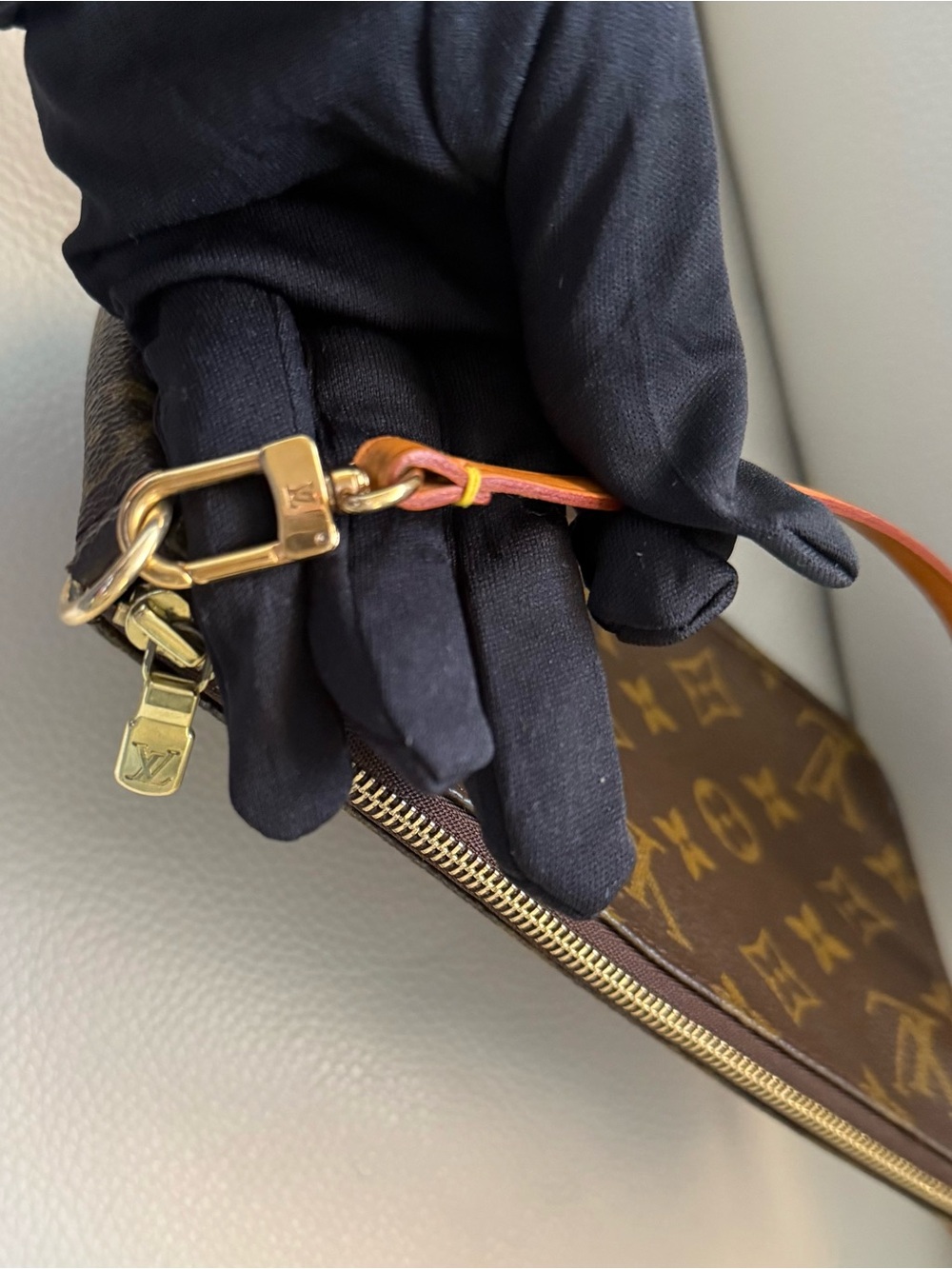 Louis Vuitton Monogram Pochette Accessoires - Brown Monogram with Vachetta Strap - Picture 7 of 9
